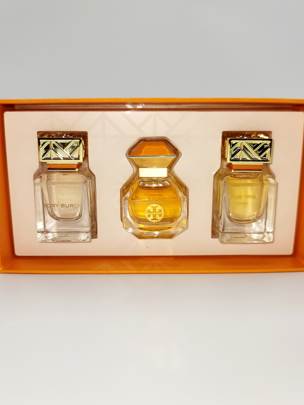 Tory Burch Deluxe Mini Coffret: Signature EDP, Love Relentlessly & Absolu 3x 7mL - Picture 2 of 6